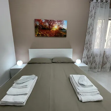 Holden House 3* Бари