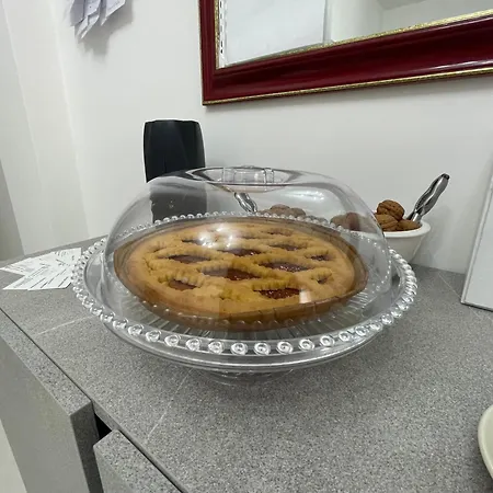 Holden House Бари