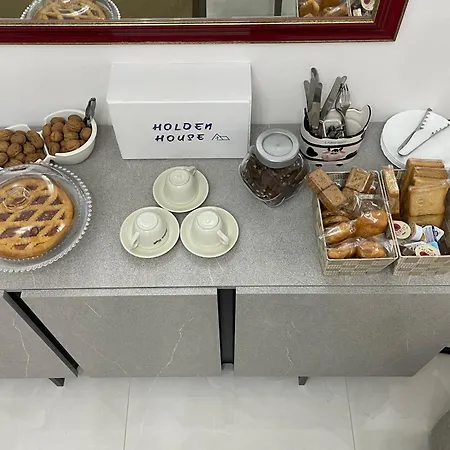 Holden House 3* Бари