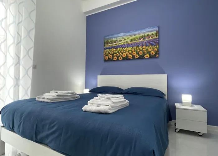 Holden House Бари