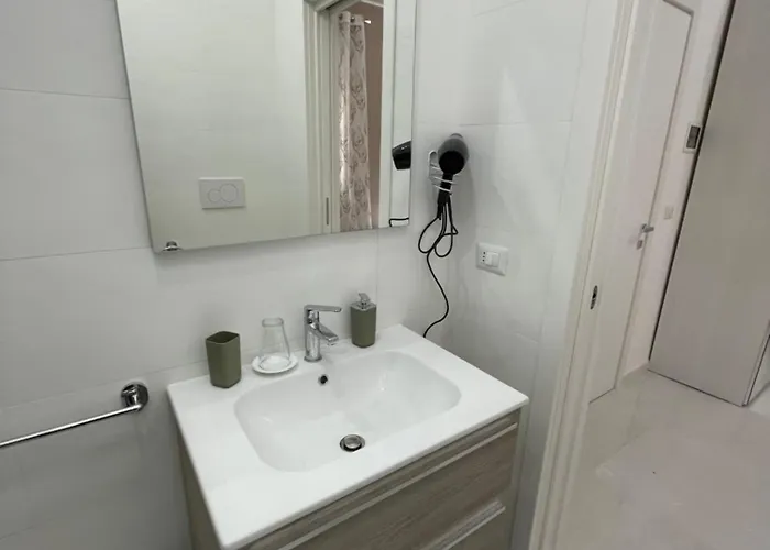 Holden House Бари