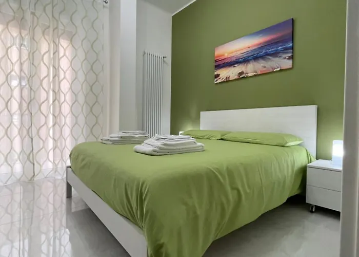 Holden House Бари