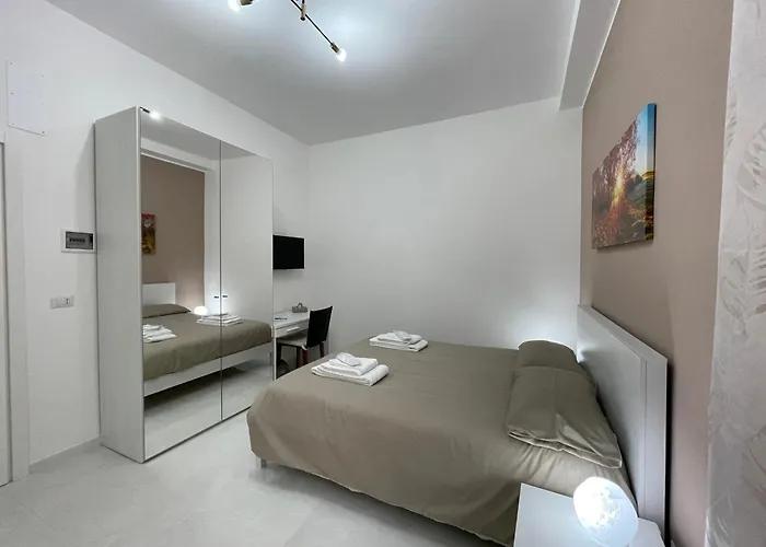 Holden House 3* Бари