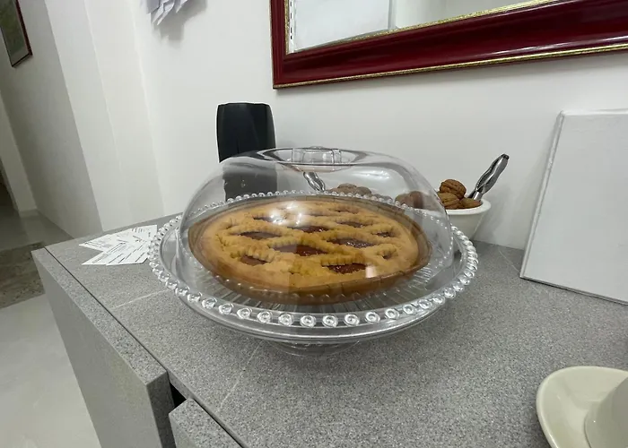 Holden House Бари