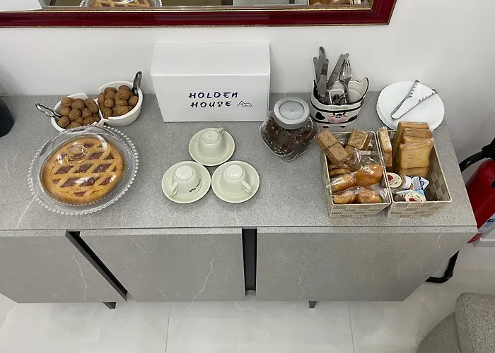 Holden House 3* Бари