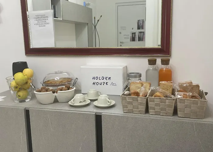 Holden House 3* Бари