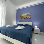 Holden House 3*