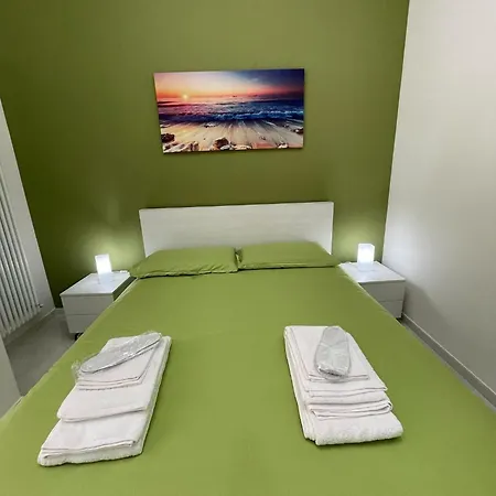 Holden House 3* Bari