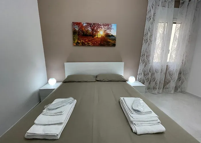 Holden House 3* Bari